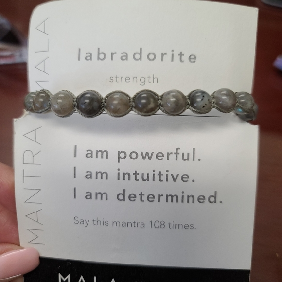Mala and Mantra labradorite strength bracelet - Picture 4 of 6